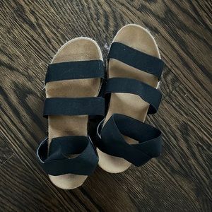 Black Steve Madden sandels